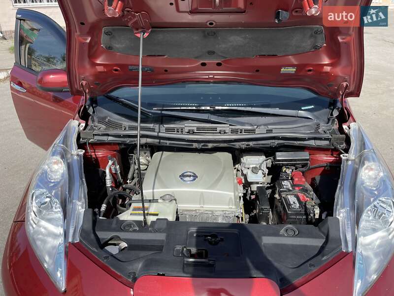 Хэтчбек Nissan Leaf 2014 в Полтаве