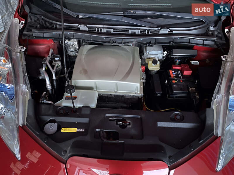 Хэтчбек Nissan Leaf 2016 в Снятине