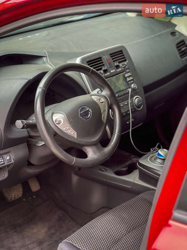 Хетчбек Nissan Leaf 2014 в Києві