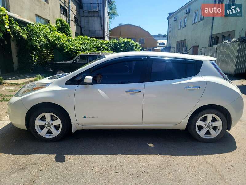 Хетчбек Nissan Leaf 2015 в Одесі