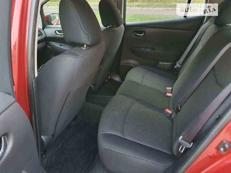 Хэтчбек Nissan Leaf 2015 в Днепре