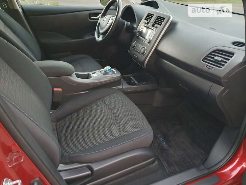 Хэтчбек Nissan Leaf 2015 в Днепре