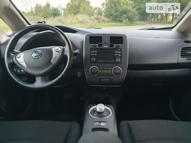 Хэтчбек Nissan Leaf 2015 в Днепре
