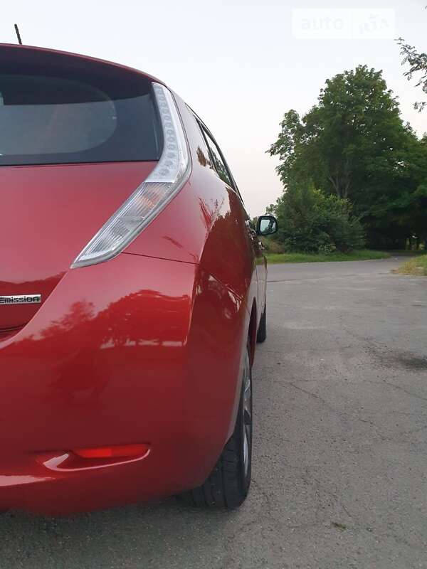 Хэтчбек Nissan Leaf 2015 в Днепре