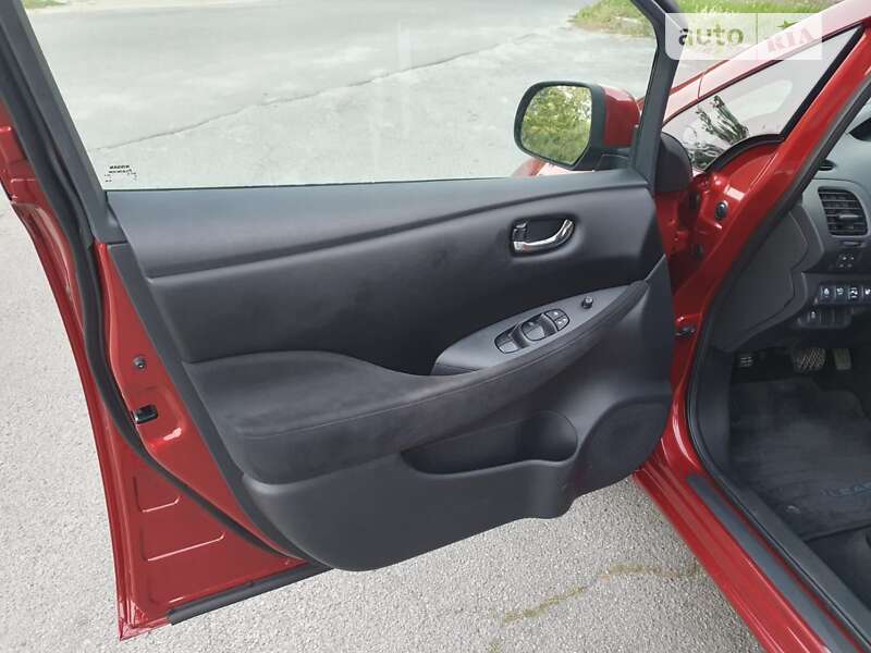 Хэтчбек Nissan Leaf 2015 в Днепре