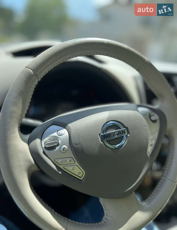 Хэтчбек Nissan Leaf 2013 в Одессе
