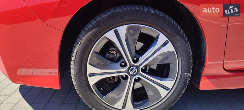 Хетчбек Nissan Leaf 2018 в Долині