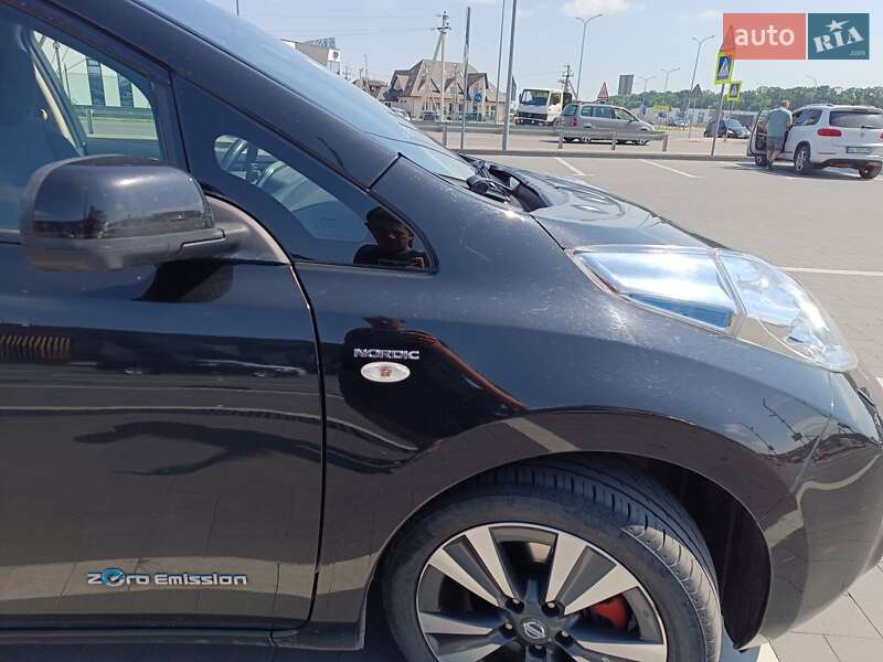 Хэтчбек Nissan Leaf 2015 в Луцке