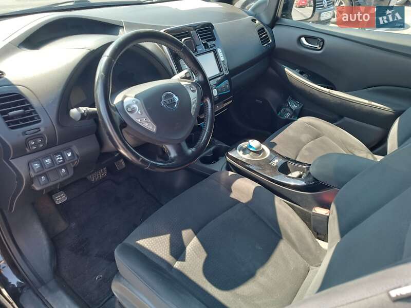 Хэтчбек Nissan Leaf 2015 в Луцке