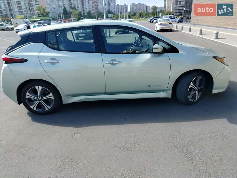 Хэтчбек Nissan Leaf 2018 в Киеве