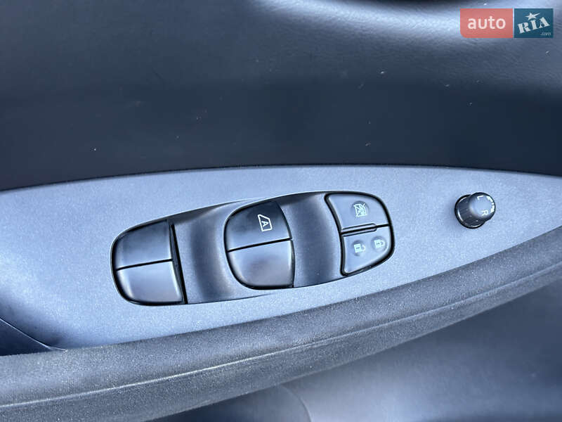 Хэтчбек Nissan Leaf 2015 в Одессе