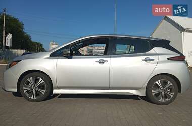 Хэтчбек Nissan Leaf 2021 в 