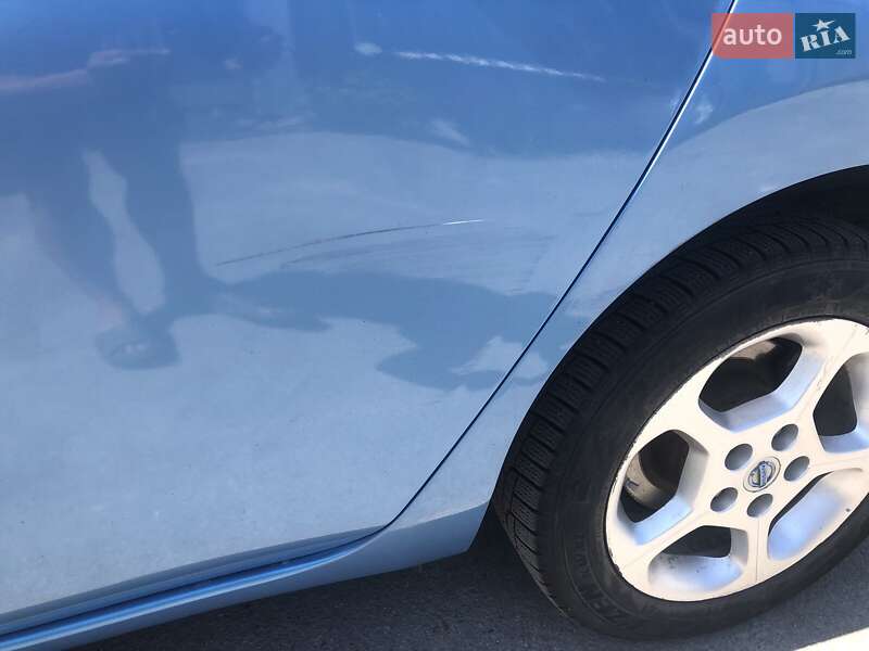 Хэтчбек Nissan Leaf 2011 в Житомире