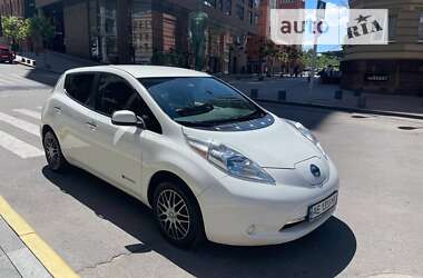 Хетчбек Nissan Leaf 2015 в Дніпрі