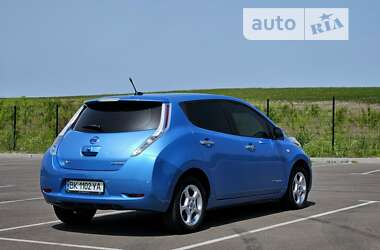 Хэтчбек Nissan Leaf 2010 в Ровно