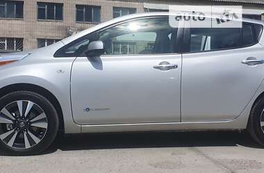 Хетчбек Nissan Leaf 2012 в Житомирі