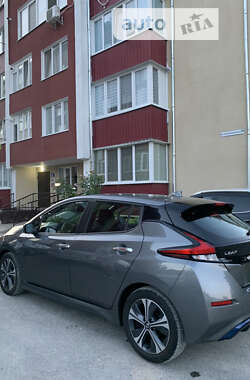 Хетчбек Nissan Leaf 2020 в Кам'янець-Подільському