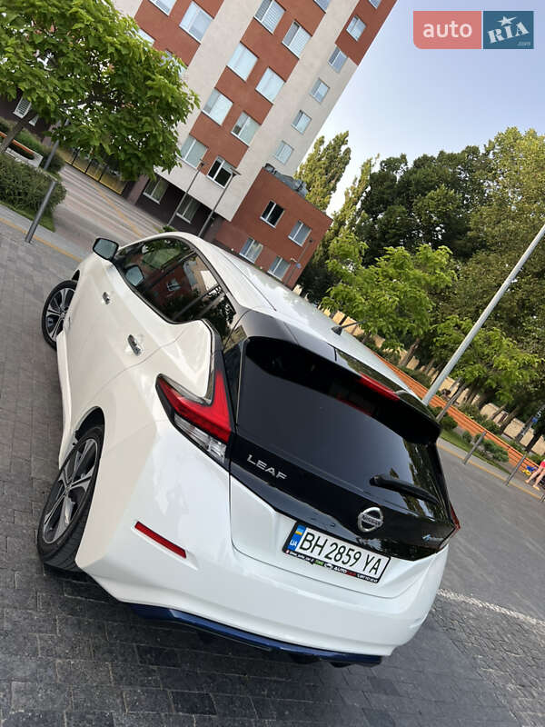 Хэтчбек Nissan Leaf 2017 в Одессе