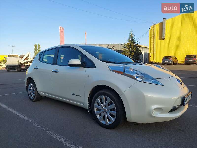 Хэтчбек Nissan Leaf 2015 в Житомире