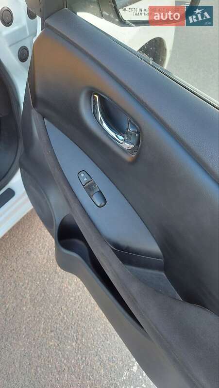 Хэтчбек Nissan Leaf 2015 в Житомире