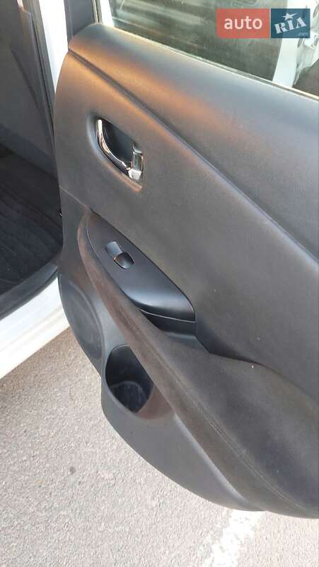 Хэтчбек Nissan Leaf 2015 в Житомире