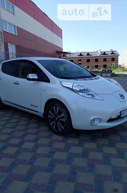 Хетчбек Nissan Leaf 2013 в Гайсину