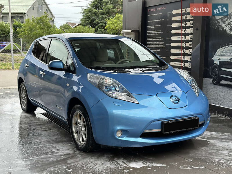 Хетчбек Nissan Leaf 2011 в 