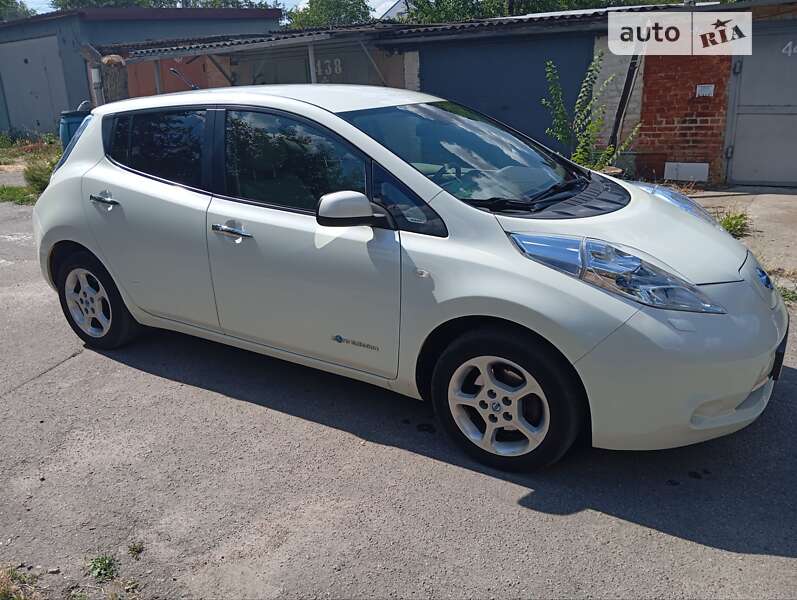 Хэтчбек Nissan Leaf 2012 в Кропивницком