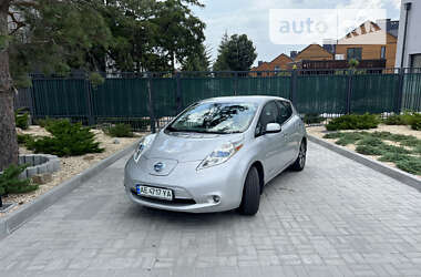 Хэтчбек Nissan Leaf 2015 в Днепре