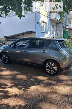 Хэтчбек Nissan Leaf 2013 в Вишневом