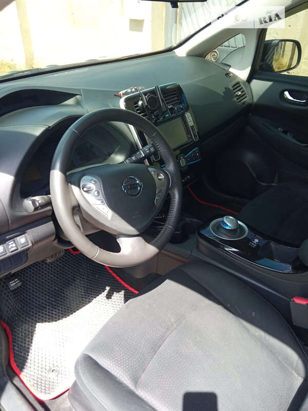 Хэтчбек Nissan Leaf 2017 в Одессе