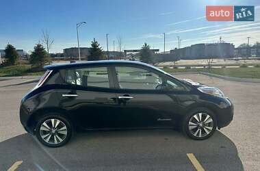 Хетчбек Nissan Leaf 2015 в 