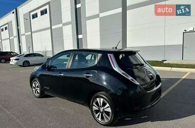 Хетчбек Nissan Leaf 2015 в 