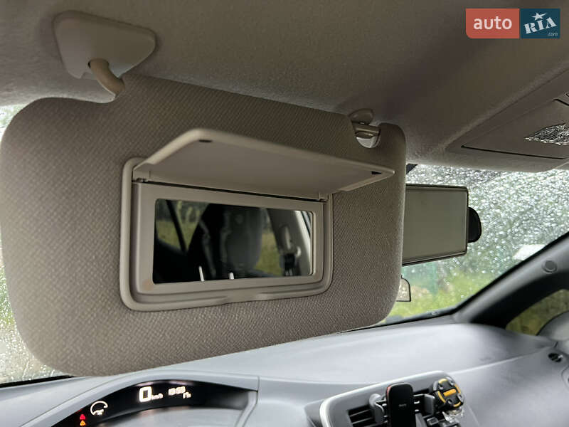 Хэтчбек Nissan Leaf 2013 в Винниках