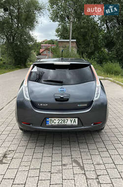 Хэтчбек Nissan Leaf 2013 в 