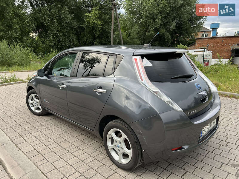 Хэтчбек Nissan Leaf 2013 в Винниках