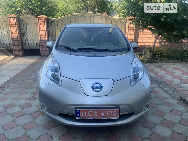 Хэтчбек Nissan Leaf 2011 в Черновцах