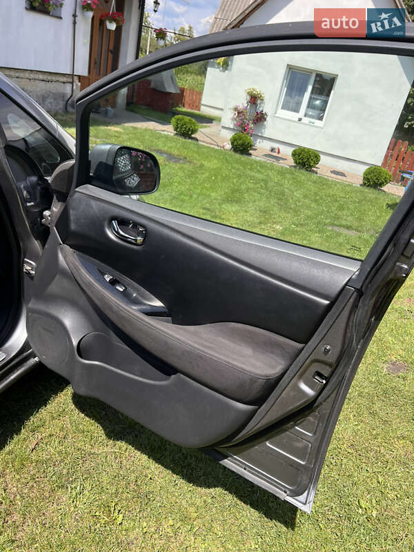 Хэтчбек Nissan Leaf 2014 в Львове