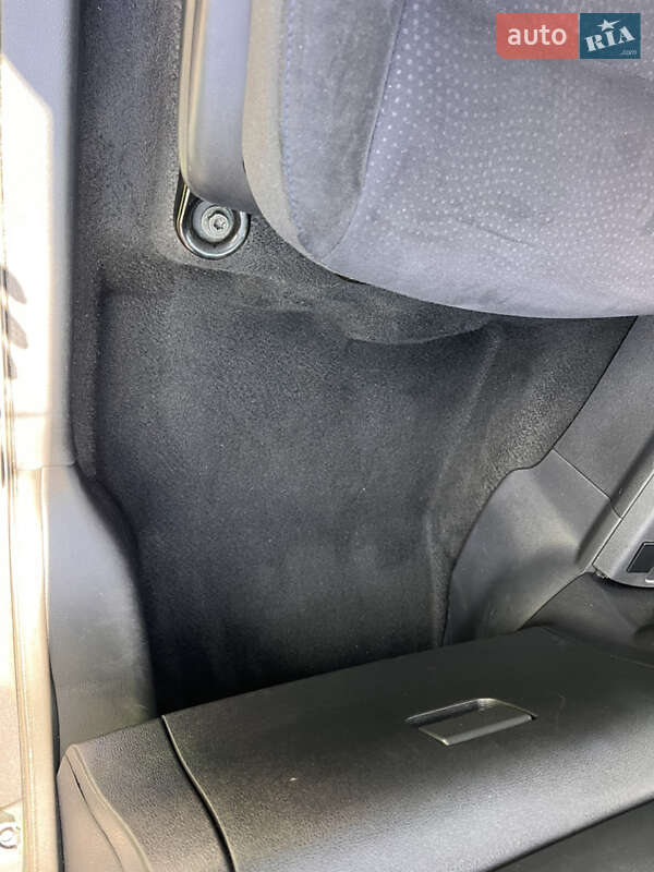 Хэтчбек Nissan Leaf 2014 в Львове