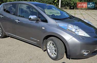 Хэтчбек Nissan Leaf 2013 в 