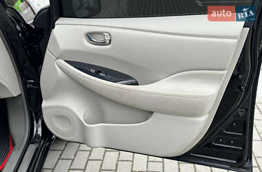 Хэтчбек Nissan Leaf 2012 в 