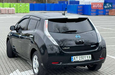 Хэтчбек Nissan Leaf 2012 в 