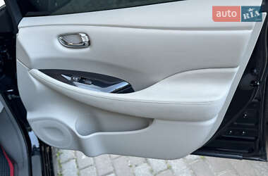 Хэтчбек Nissan Leaf 2012 в 
