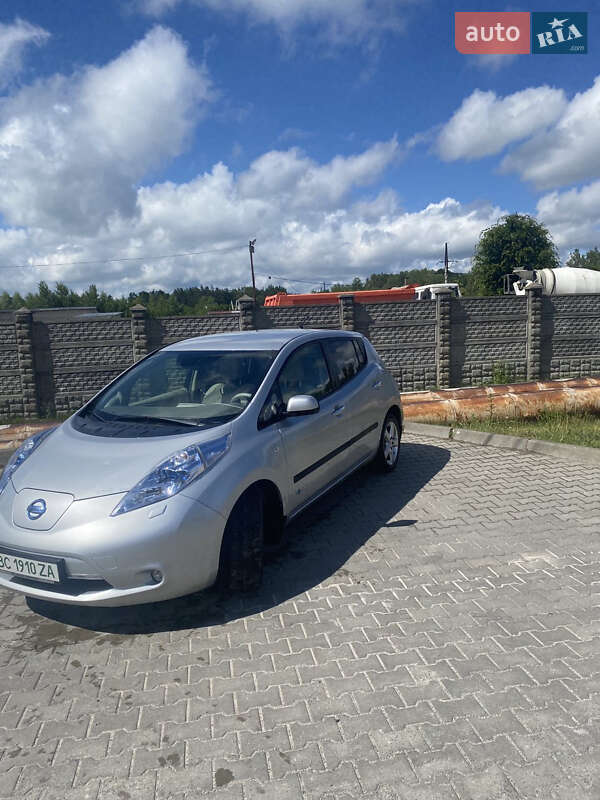 Хетчбек Nissan Leaf 2012 в Новояворівську