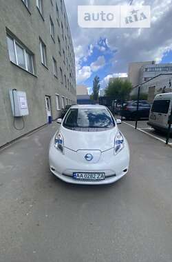 Хэтчбек Nissan Leaf 2016 в Киеве