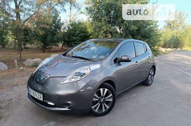 Хетчбек Nissan Leaf 2015 в Павлограді