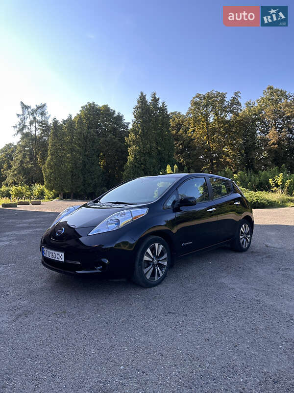 Хетчбек Nissan Leaf 2015 в Бурштині