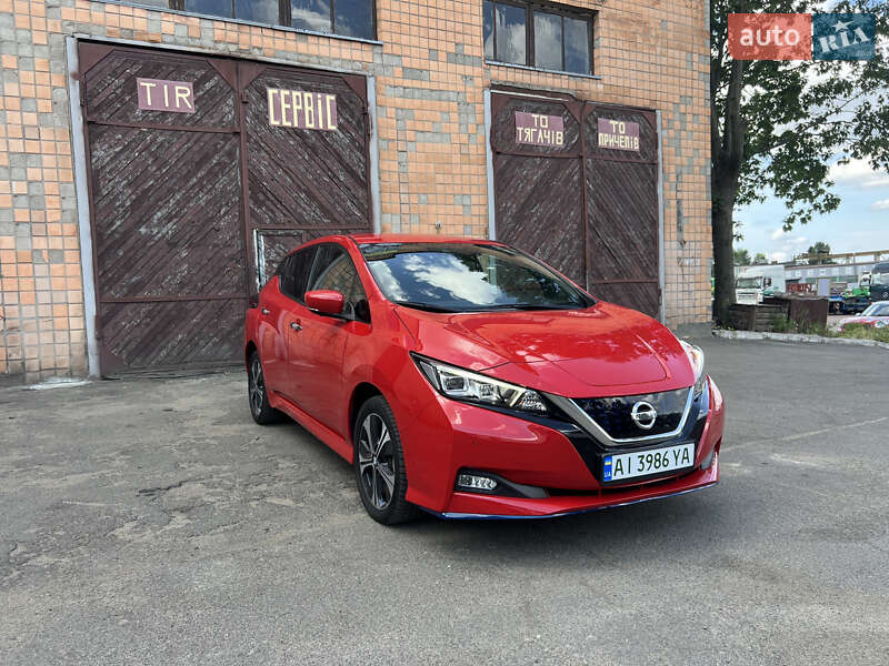 Хэтчбек Nissan Leaf 2019 в 