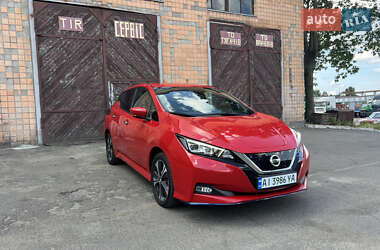 Хэтчбек Nissan Leaf 2019 в 