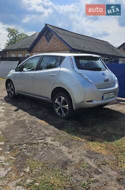 Хэтчбек Nissan Leaf 2014 в 